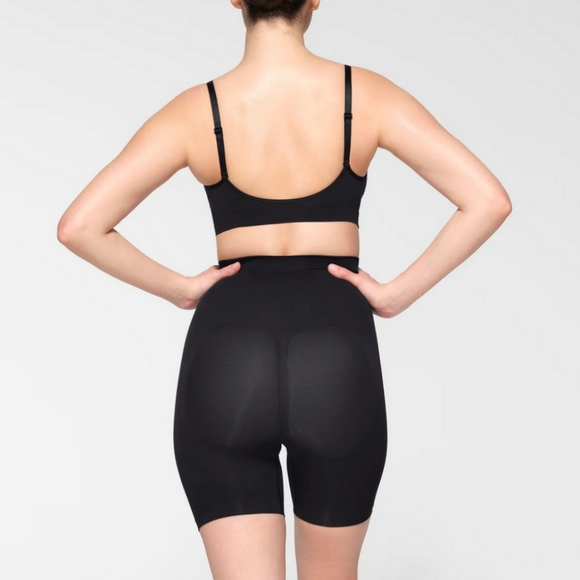 SKIMS Kim KARDASHIAN Seamless Sculpt Mid Thigh Shorts XS - XXS - Picture 3 of 5